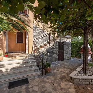 https://apartment-mar-and-vin.in-istria.net