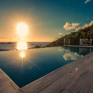 https://sunset-palm-superbe-villa-creole-avec-piscine-face-au.comcaribbean.com